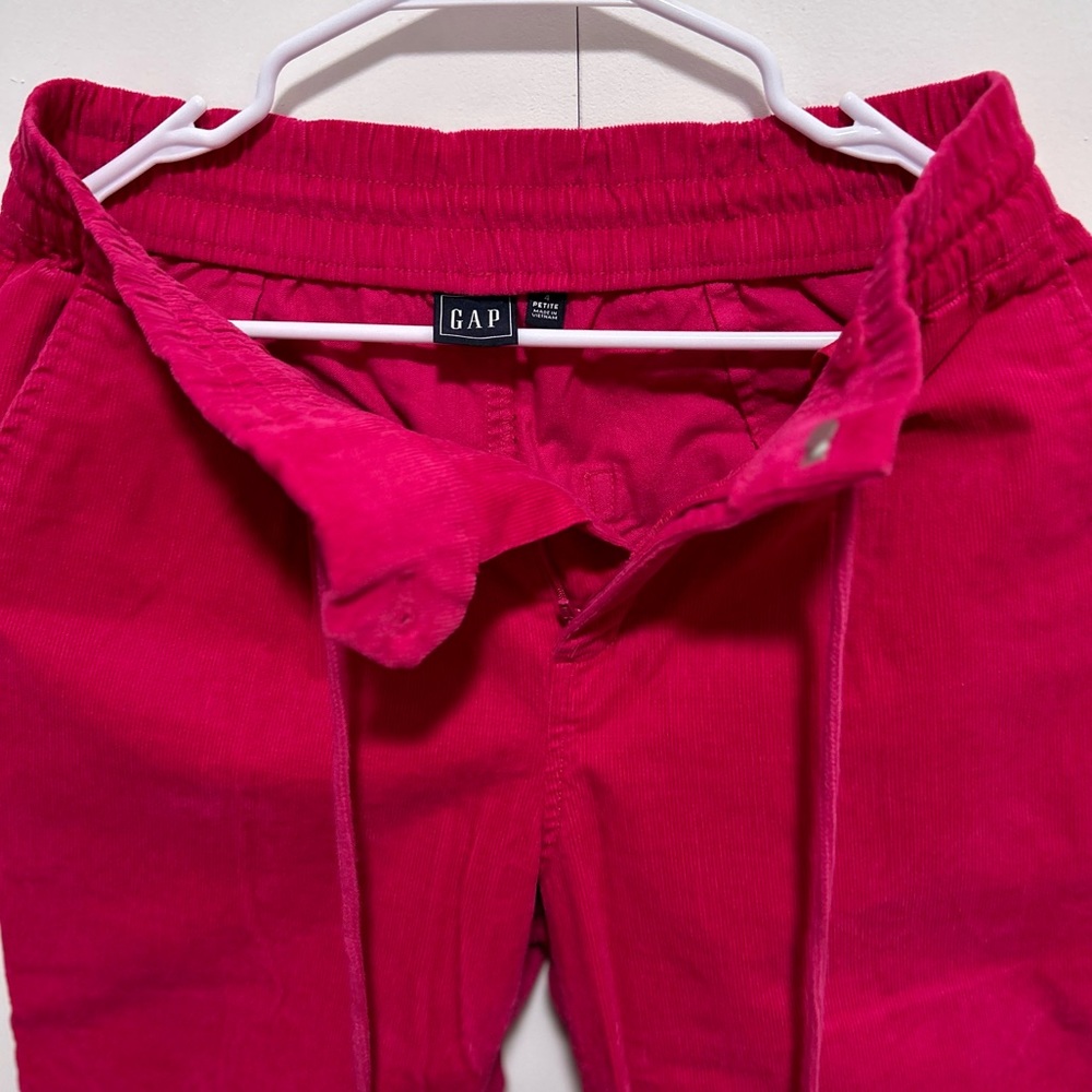Gap / fuchsia pink / corduroy pants / size 4 / new with tags